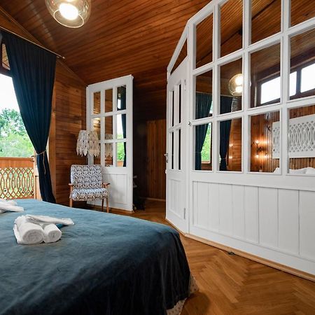 Menabde Winery Hotel Ozurget'i ภายนอก รูปภาพ