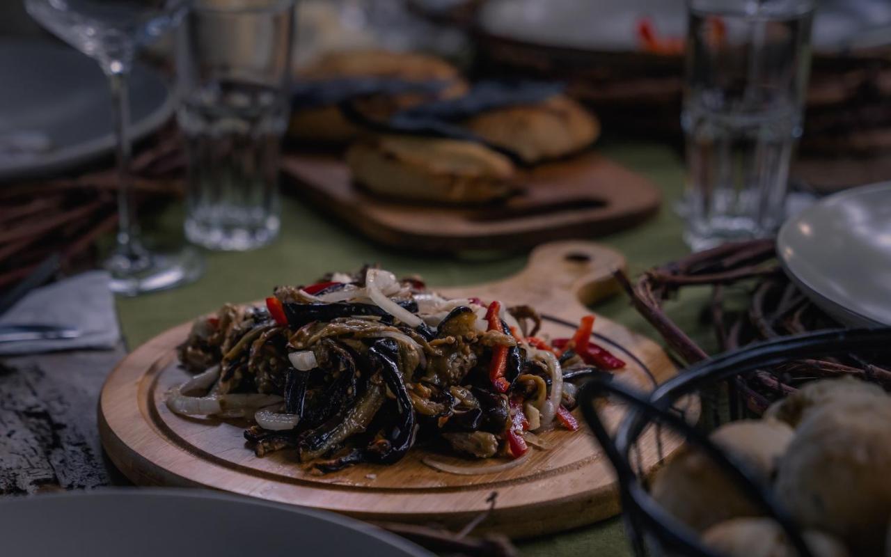 Menabde Winery Hotel Ozurget'i ภายนอก รูปภาพ
