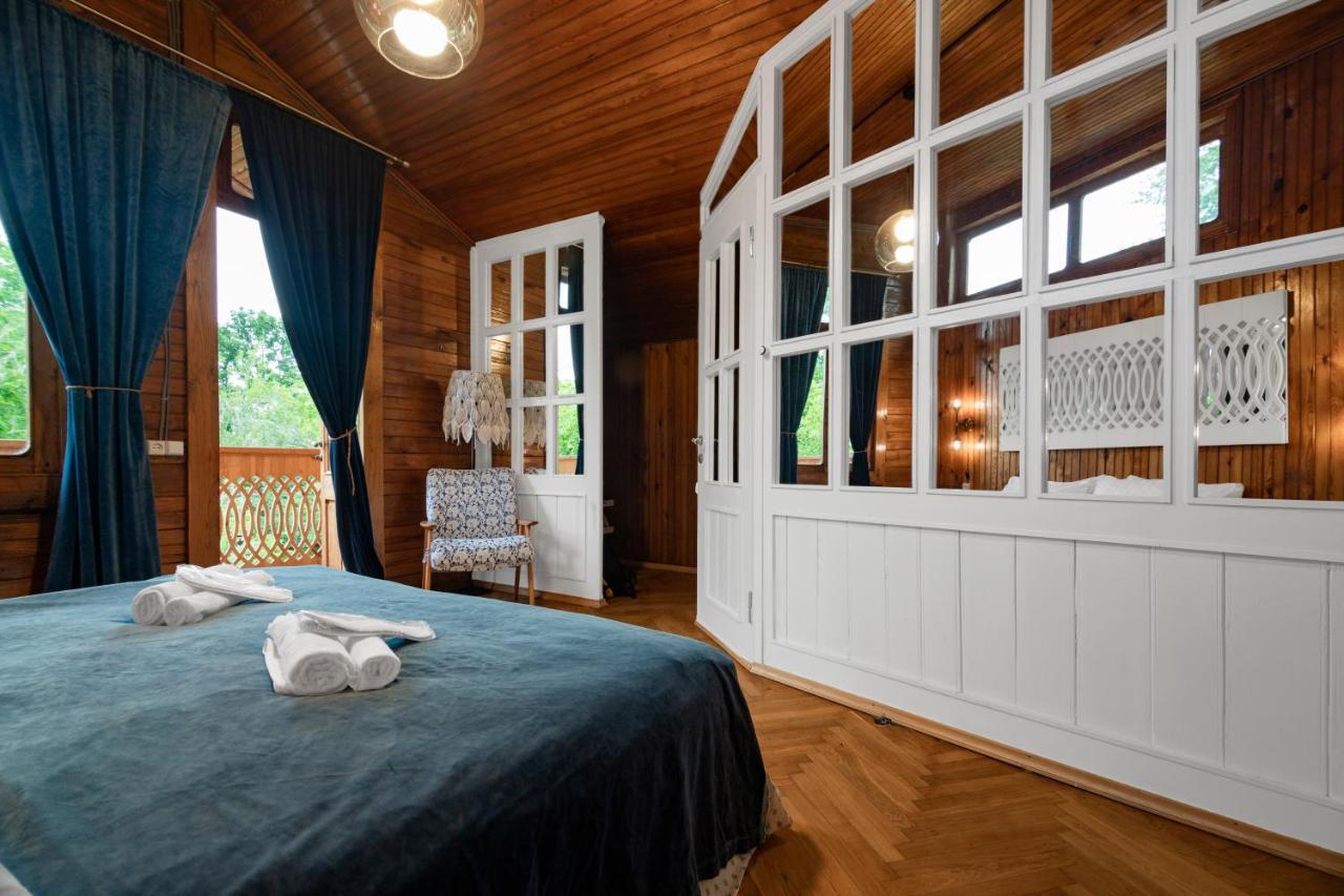 Menabde Winery Hotel Ozurget'i ภายนอก รูปภาพ