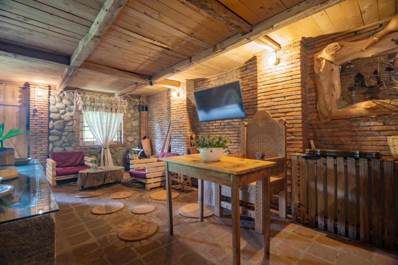 Menabde Winery Hotel Ozurget'i ภายนอก รูปภาพ