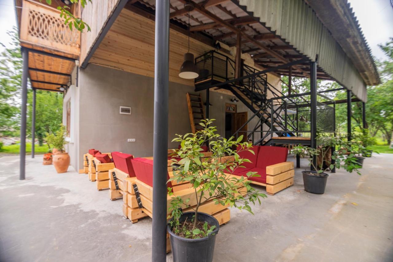 Menabde Winery Hotel Ozurget'i ภายนอก รูปภาพ