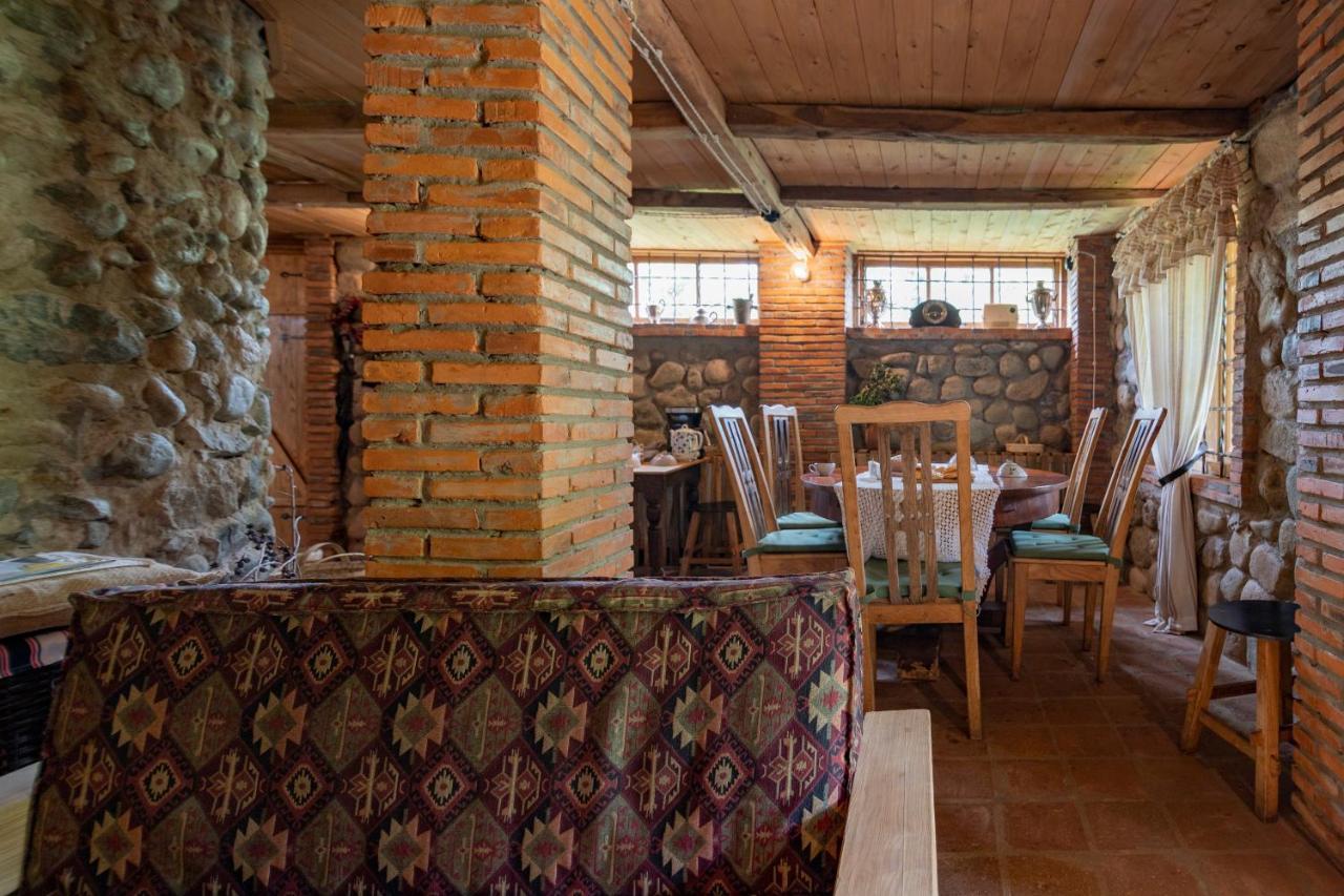Menabde Winery Hotel Ozurget'i ภายนอก รูปภาพ