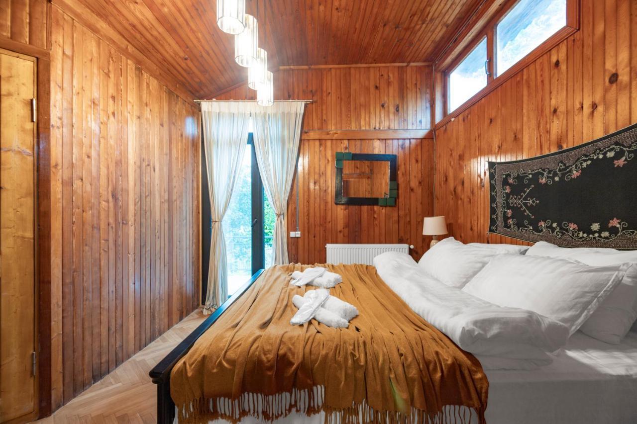 Menabde Winery Hotel Ozurget'i ภายนอก รูปภาพ