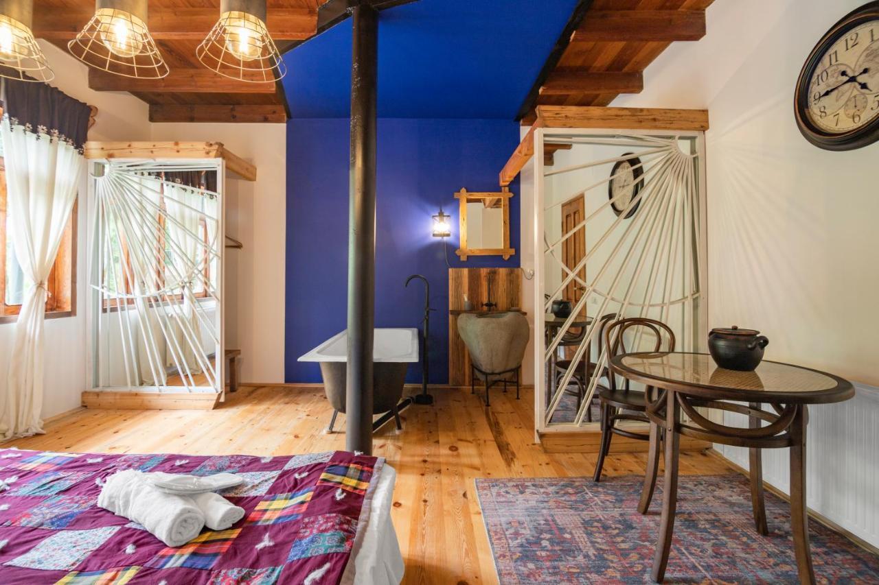Menabde Winery Hotel Ozurget'i ภายนอก รูปภาพ