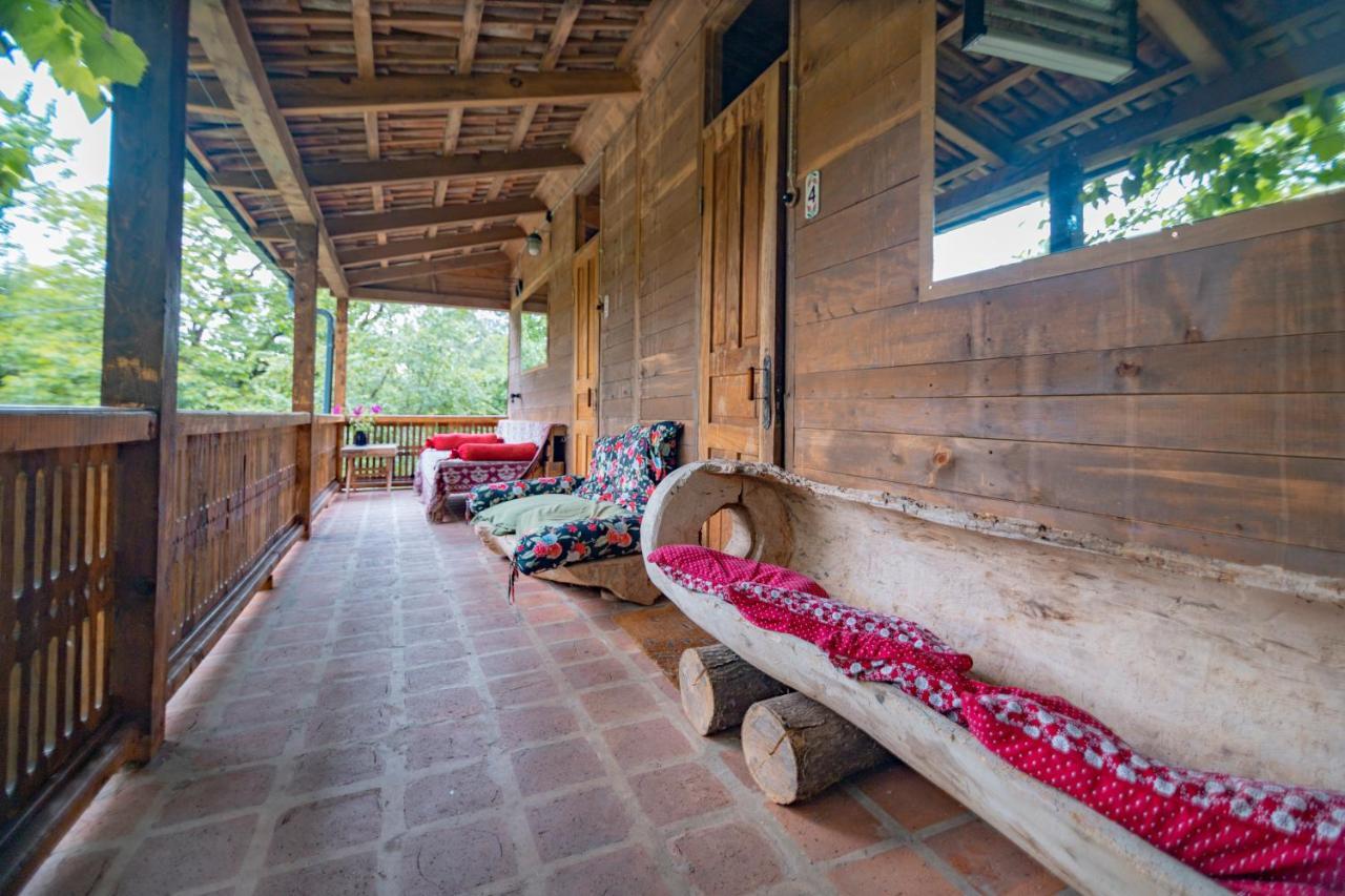Menabde Winery Hotel Ozurget'i ภายนอก รูปภาพ