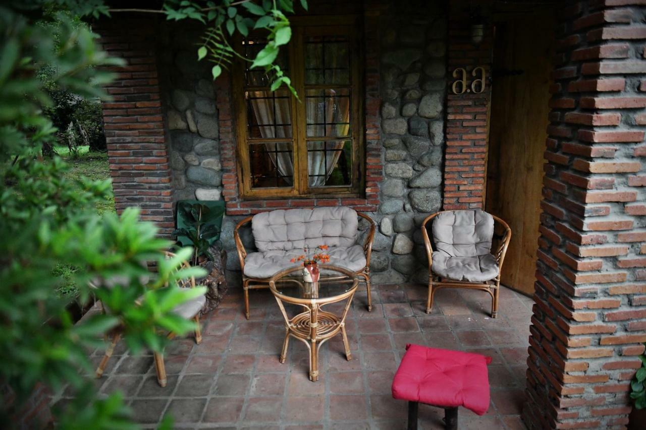 Menabde Winery Hotel Ozurget'i ภายนอก รูปภาพ